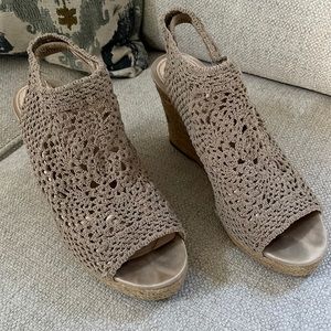VC signature woven wedge peep toe